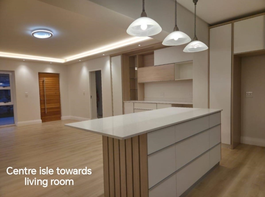 5 Bedroom Property for Sale in Baron View Western Cape